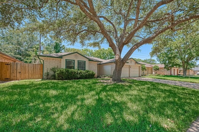 Photo - 923 Mayweather Ln