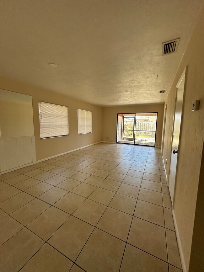 27600 S View Dr