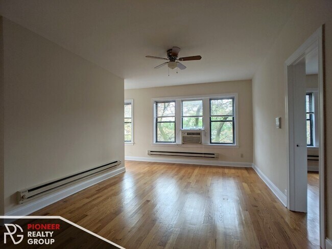 Photo - 3732 N Pine Grove Ave