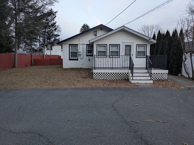 Photo - 383 W Clinton St