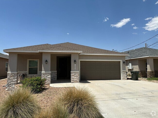 Building Photo - 4 Bed 3 Bath Home