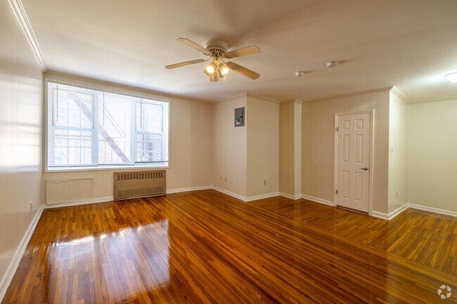 Studio - 560SF - Livingroom/Bedroom - Park Haven