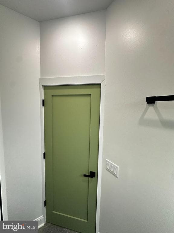 Building Photo - 1229 W Somerset St Unit 1