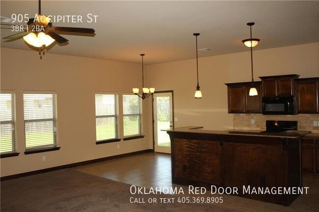 Photo - 905 Accipiter St
