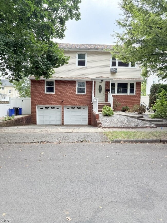 Building Photo - 134 Oak St
