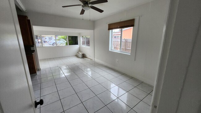 Photo - 43 SW 11th St