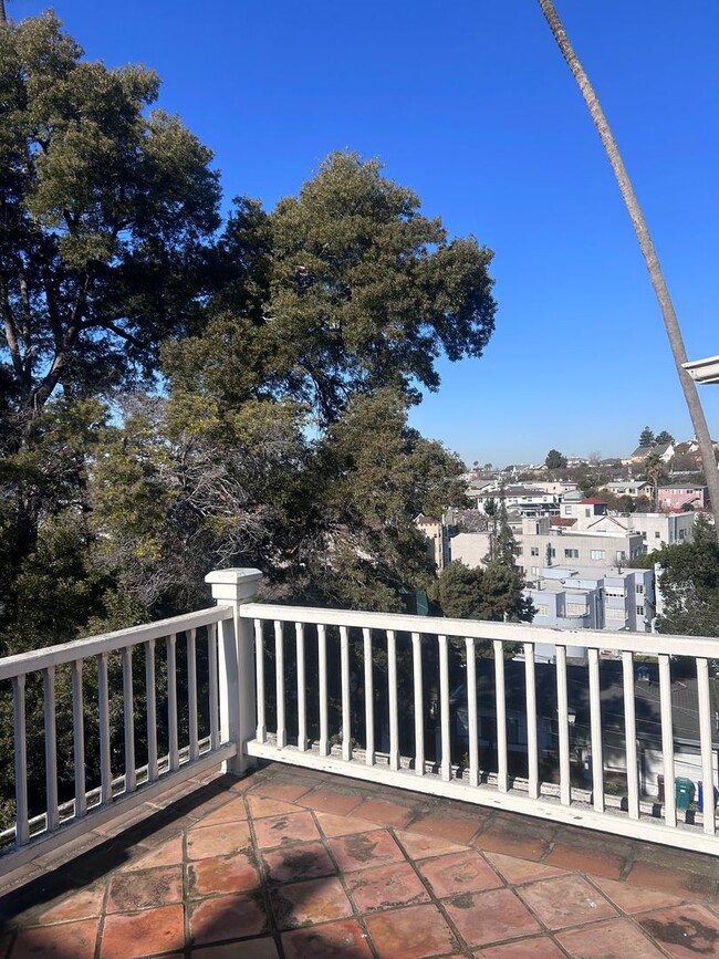 Photo - 848 E 28th St