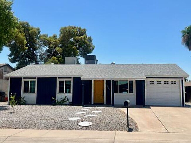 Building Photo - 3-bedroom by New Re-developed Paradise Val... Rental