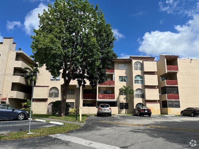 Building Photo - 10651 SW 108th Ave Unit 2E Rental
