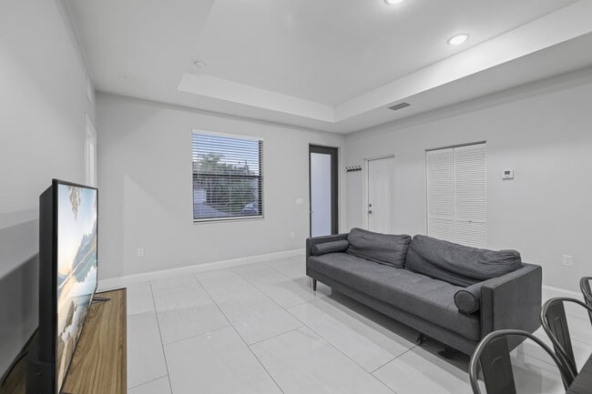 Photo - 2915 65th St W