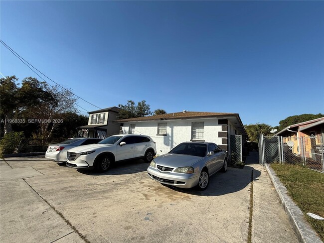 Photo - 817 5th St Unit 4