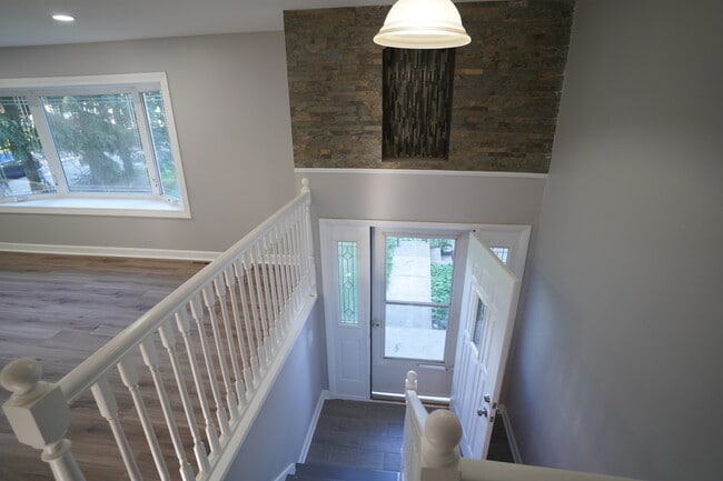 Photo - 1501 N Freund Ave