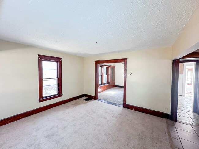 Photo - 14812 Westropp Ave