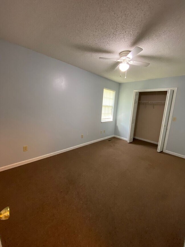 Photo - 146 College St SW