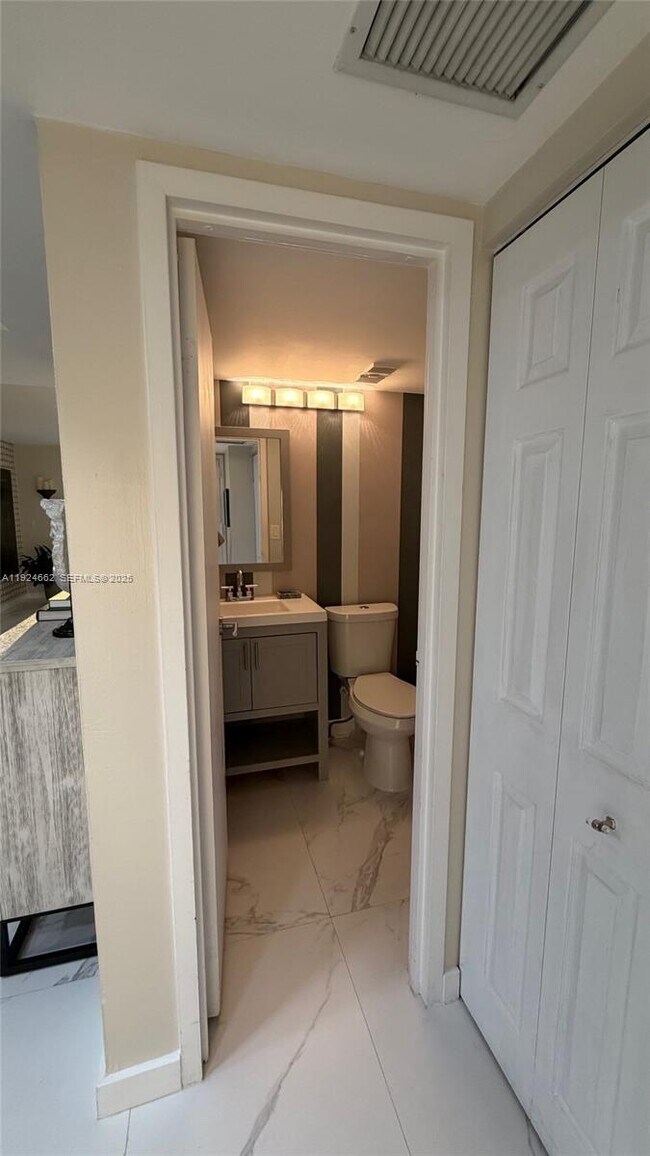 Photo - 2333 Brickell Ave Unidad 1814