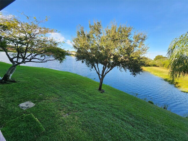 Building Photo - 1156 NW 106th Terrace Unit 204