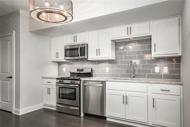 Photo - 338 7th St NE