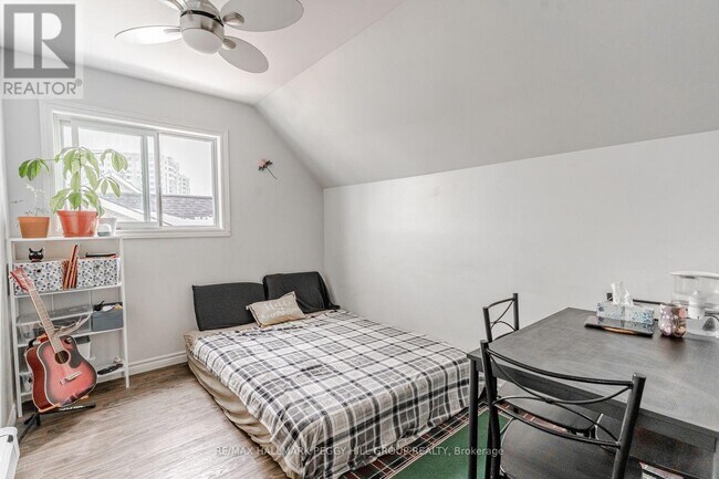 Photo - 42 Toronto St