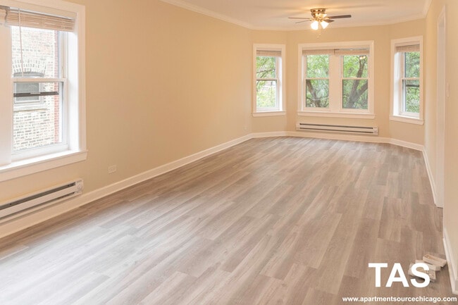 Building Photo - 648 W Roscoe St Unit 2S