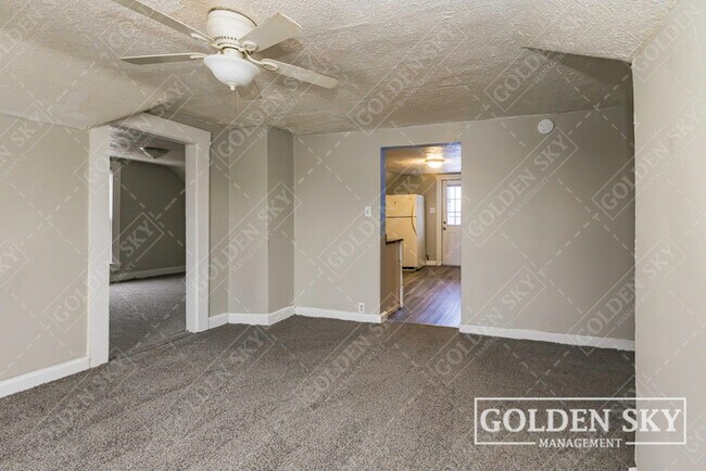 Photo - 421 W 9th St