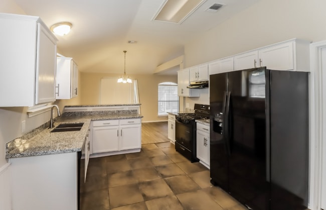 Building Photo - 2604 Hill Street Cove