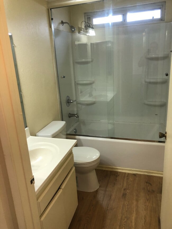 Building Photo - 8733 Ramsgate Ave Unit 8 Rental