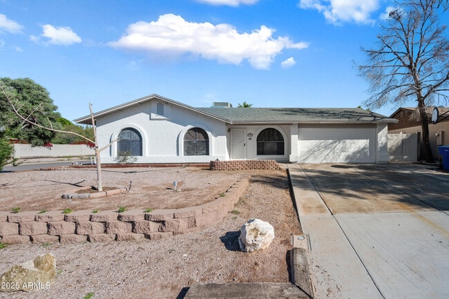 Building Photo - 2211 N Bullmoose Dr