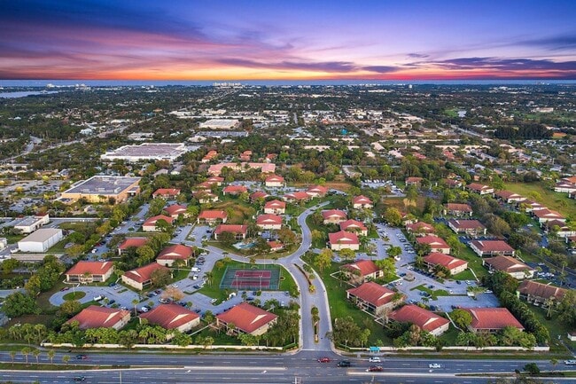 Building Photo - 6531 Chasewood Dr Unit H
