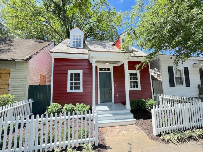 Building Photo - 645 E Anderson St