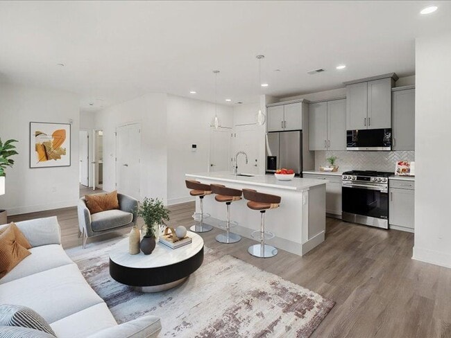 Photo - Madison Mall on Main