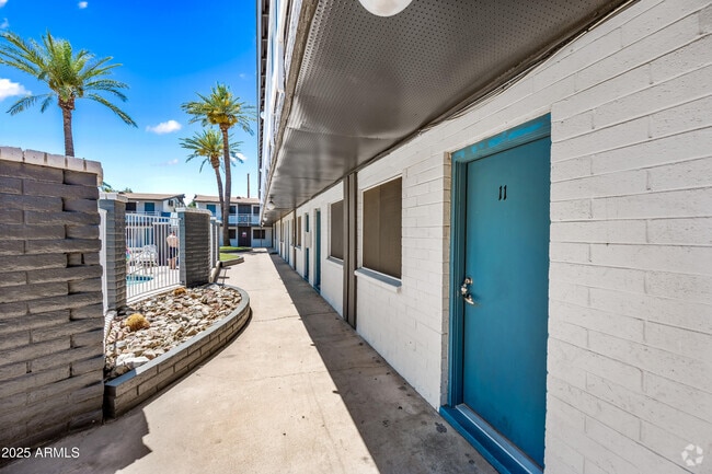 Building Photo - 3025 N 32nd St Unit 11 Rental