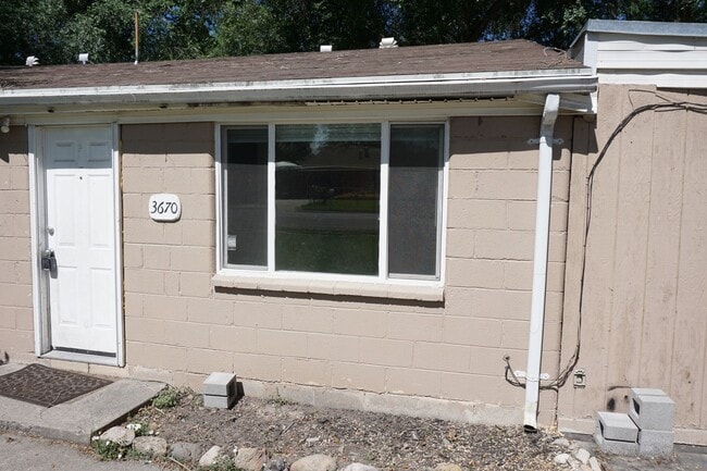 Building Photo - 3670-3672 Atlas Way Unit 3670