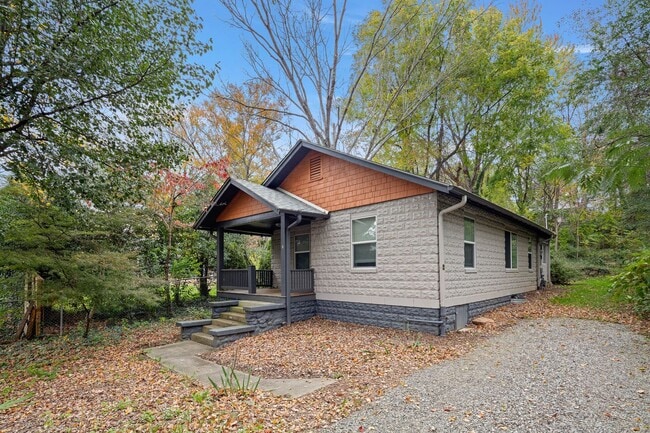 Building Photo - Beautifully Renovated Cottage - Great Nort... Rental