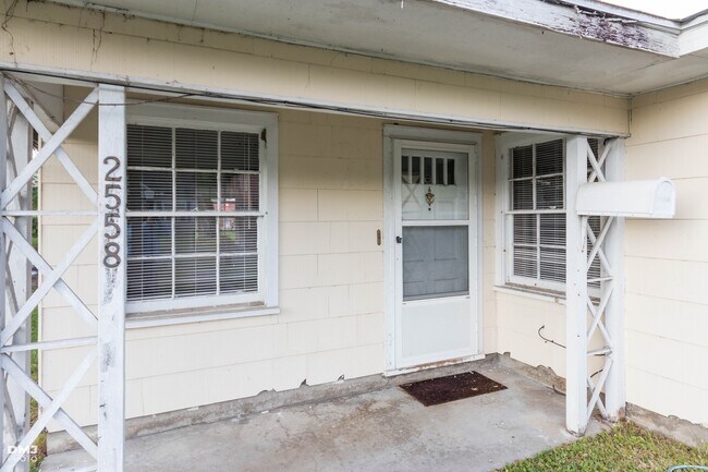 Photo - Broadway 2556-2558 Unit 2558