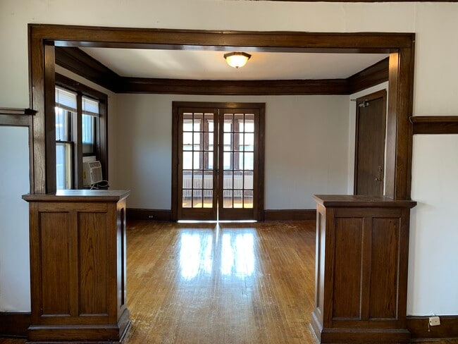 Living room - 2910 James Ave S Unit E