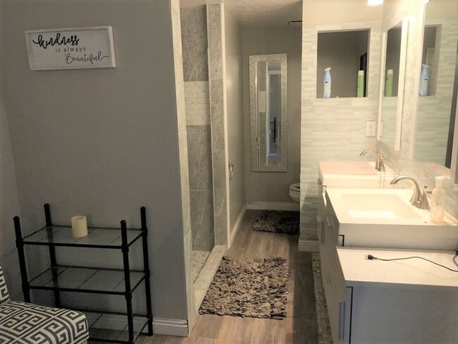 Photo - Furnished Studio