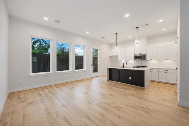 Building Photo - 6124 Campo Vista Dr