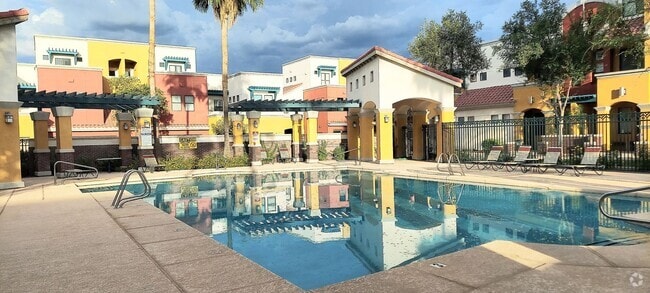 Building Photo - Short term available!! Great location! Dow... Rental