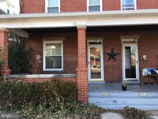 249 West Side Ave