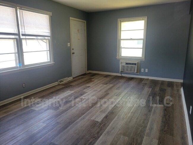 Photo - 2216 State Ave