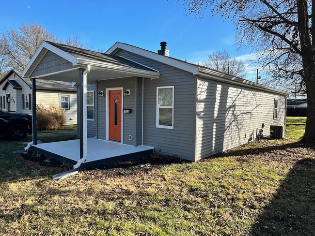 Building Photo - 1112 W Heerdink Ave