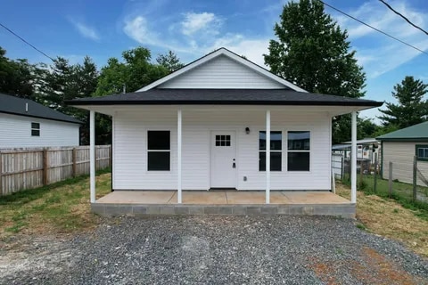 Photo - 2015 Blythe Ave SE House