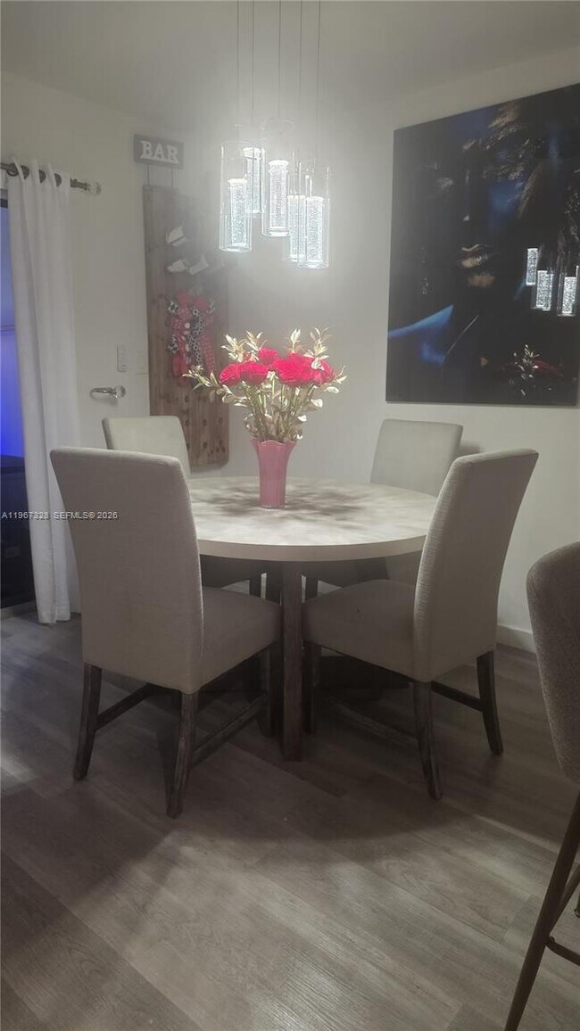 Photo - 1711 W 58th St