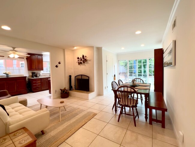 Building Photo - Beautifully Furnishee 2 bedroom, 2 bathroom Home