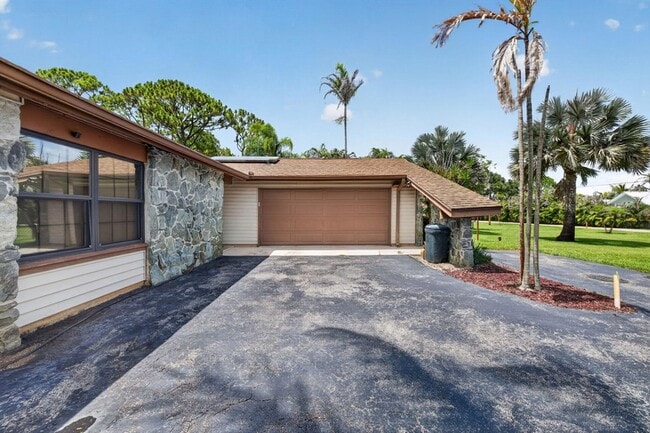 1362 SW Knollwood Dr