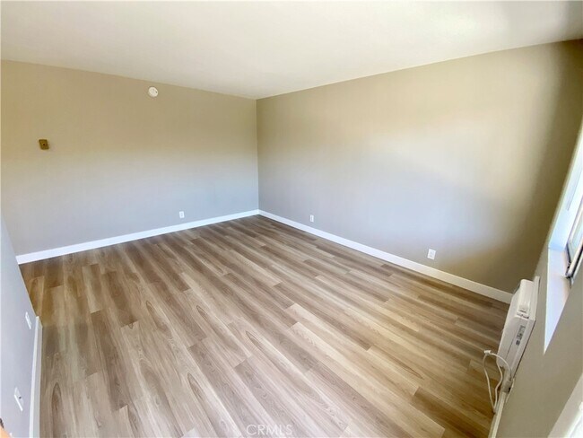 Photo - 5853 Greenleaf Ave