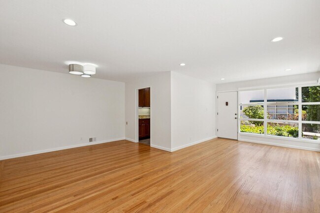 Photo - Light-Filled Garden-Level Apartment Near Downtown Menlo Park Unit Roble 815-1'