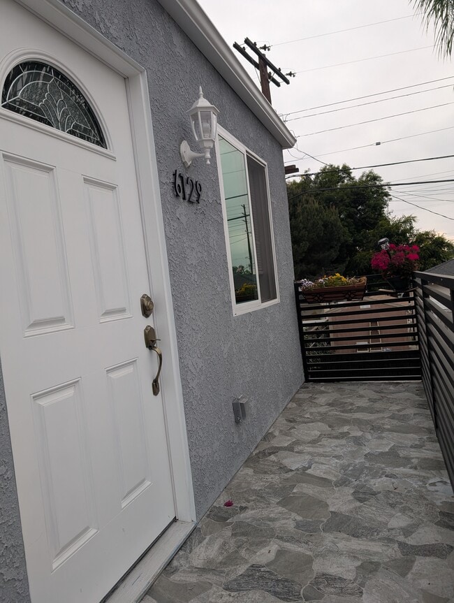 Building Photo - 6129 Auckland Ave