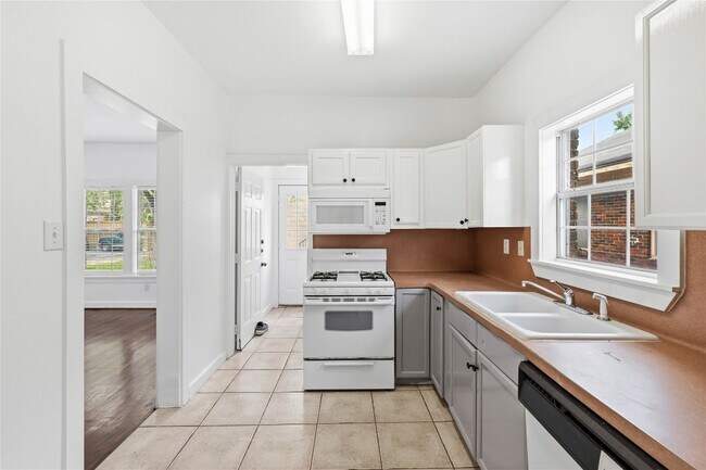 Photo - 2218 Arbor St