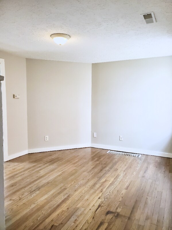 Photo - 90 E 8th Ave Unidad 2